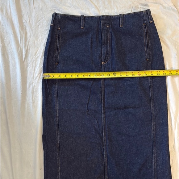 Sought after Massimo Dutti Straight Dark Blue Denim Skirt, stretch, slit pockets - Picture 3 of 6